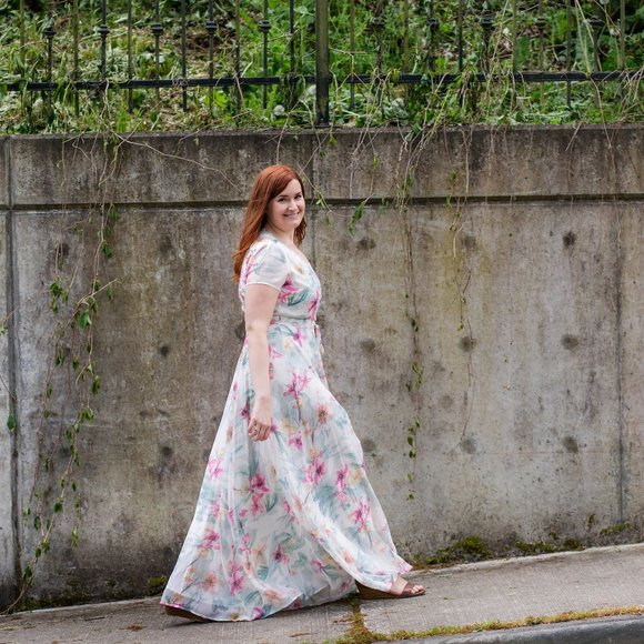 ⬇️ Yumi Kim Calypso White Floral Maxi Dress Size Medium - Picture 3 of 17